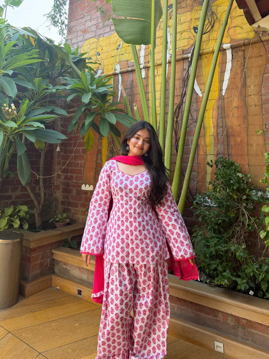 Gulabi Ada Farsi  Set