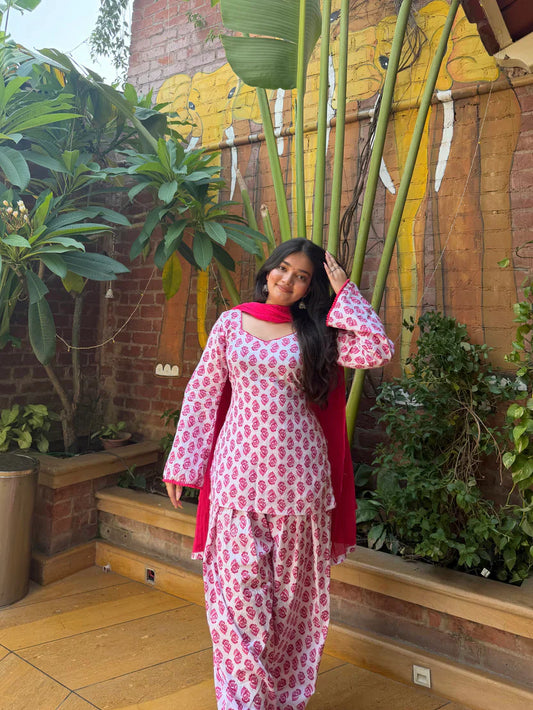 Gulabi Ada Farsi  Set
