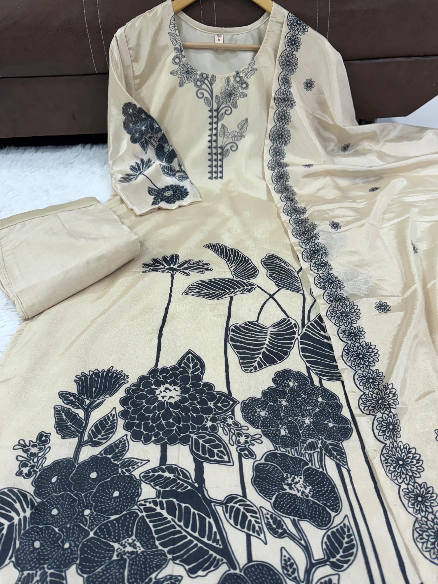 Chinnon Silk Party Wear 3 PCs Set: Elegant & Stylish